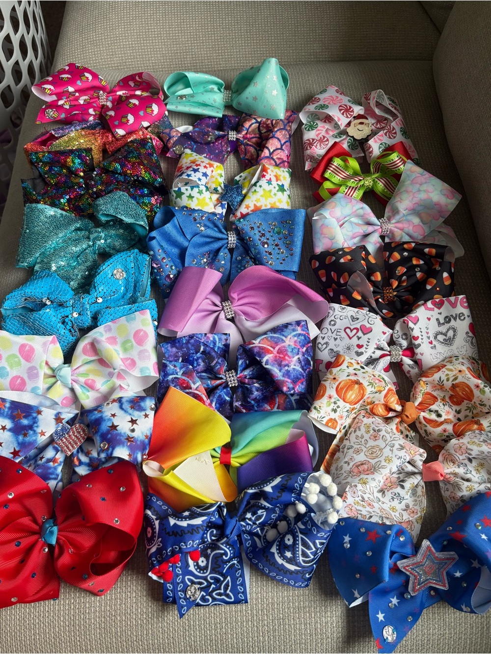 55 Jojo Siwa Bows (solids, patterns and special holiday) and bow hanger